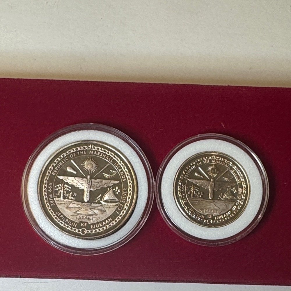 Marshal Island Silver Commemorative Coin Set two coins - Picture 10 of 14